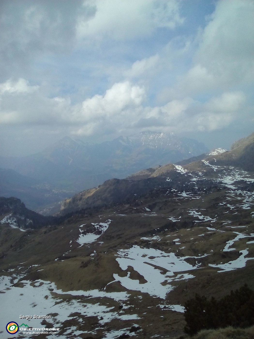 33 - e nuvoloni in arrivo dalle Grigne.jpg